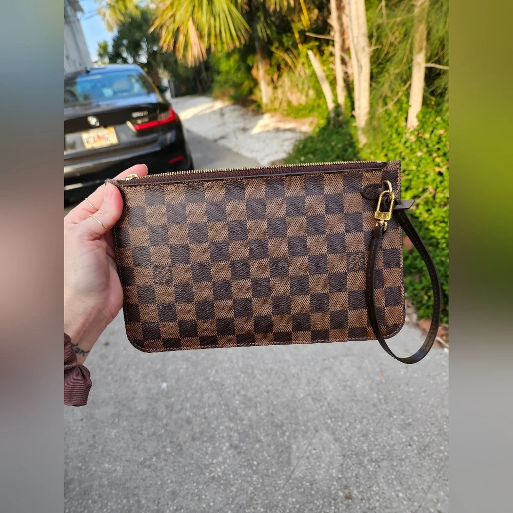 *SOLD* Damier Ebene Louis Vuitton Neverfull MM pochette wristlet clutch - Picture 1 of 10